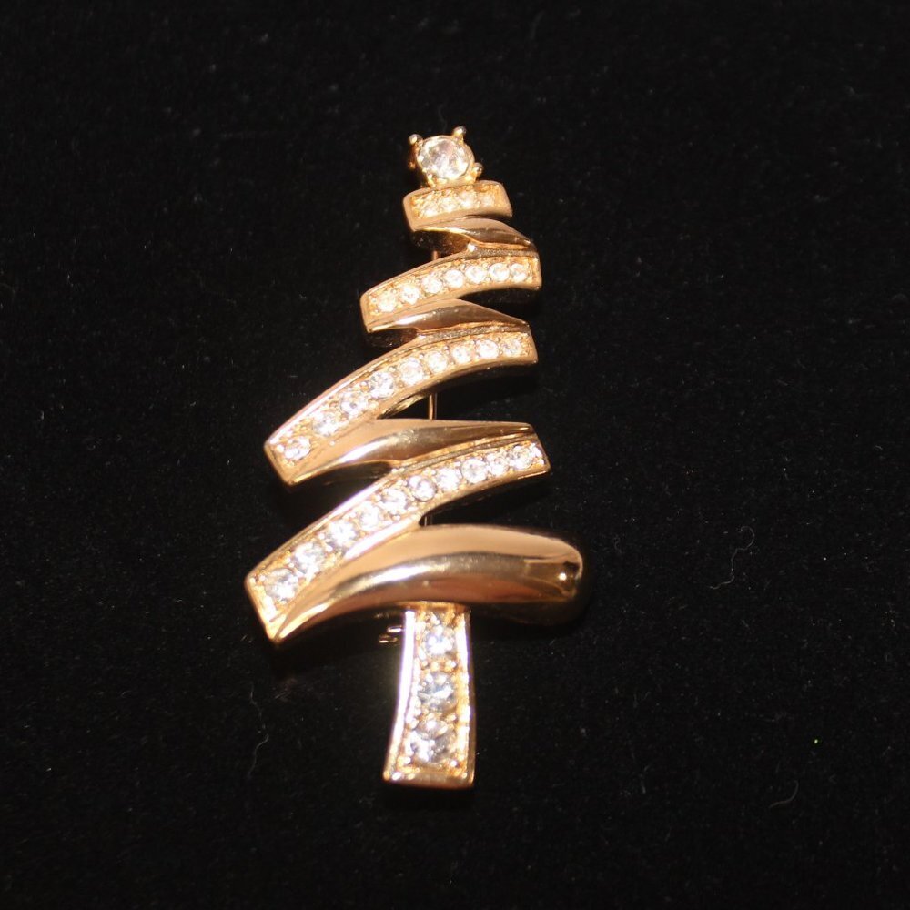 Vintage Signed MONET Goldtone Clear Rhinestones CHRISTMAS TREE Shape Pin Brooch